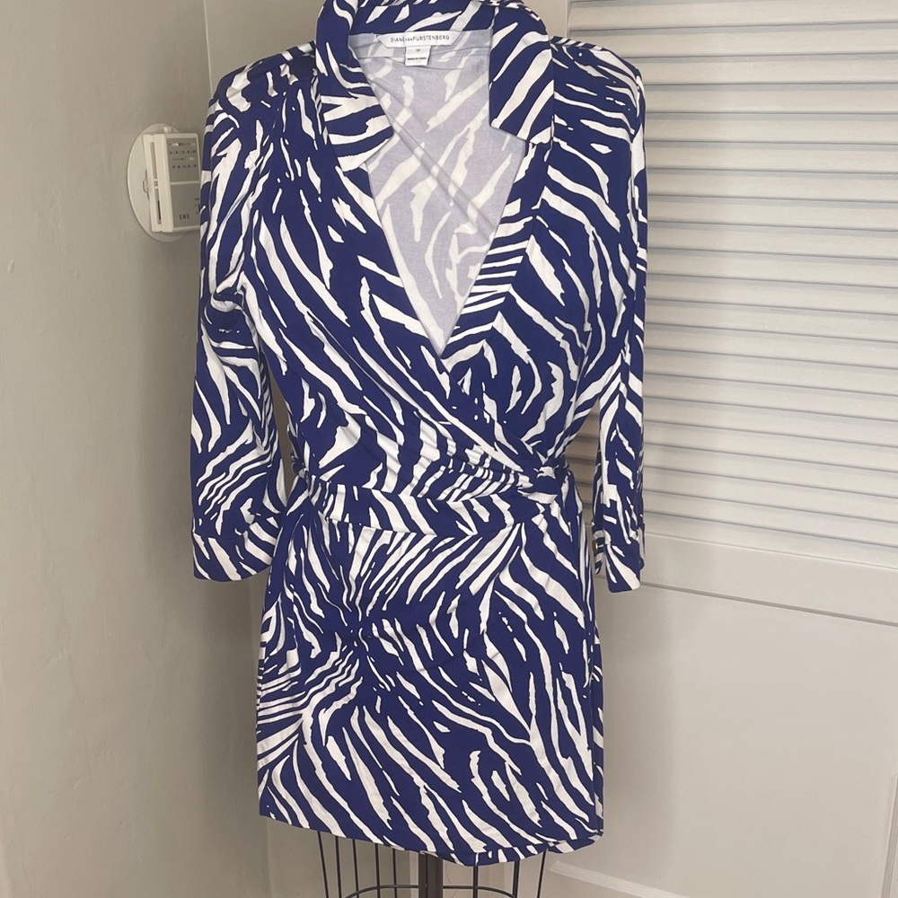 Diane Von Furstenberg Blue & White Animal Print romper (short suit) sz10